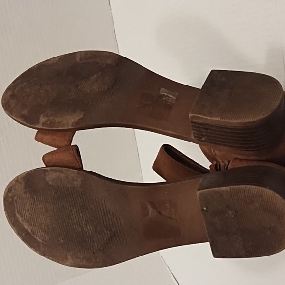 Just fab Ankle Strap Kitten Heel Strappy Block Heel Cute Low Sandal Faux Leather - Picture 9 of 9